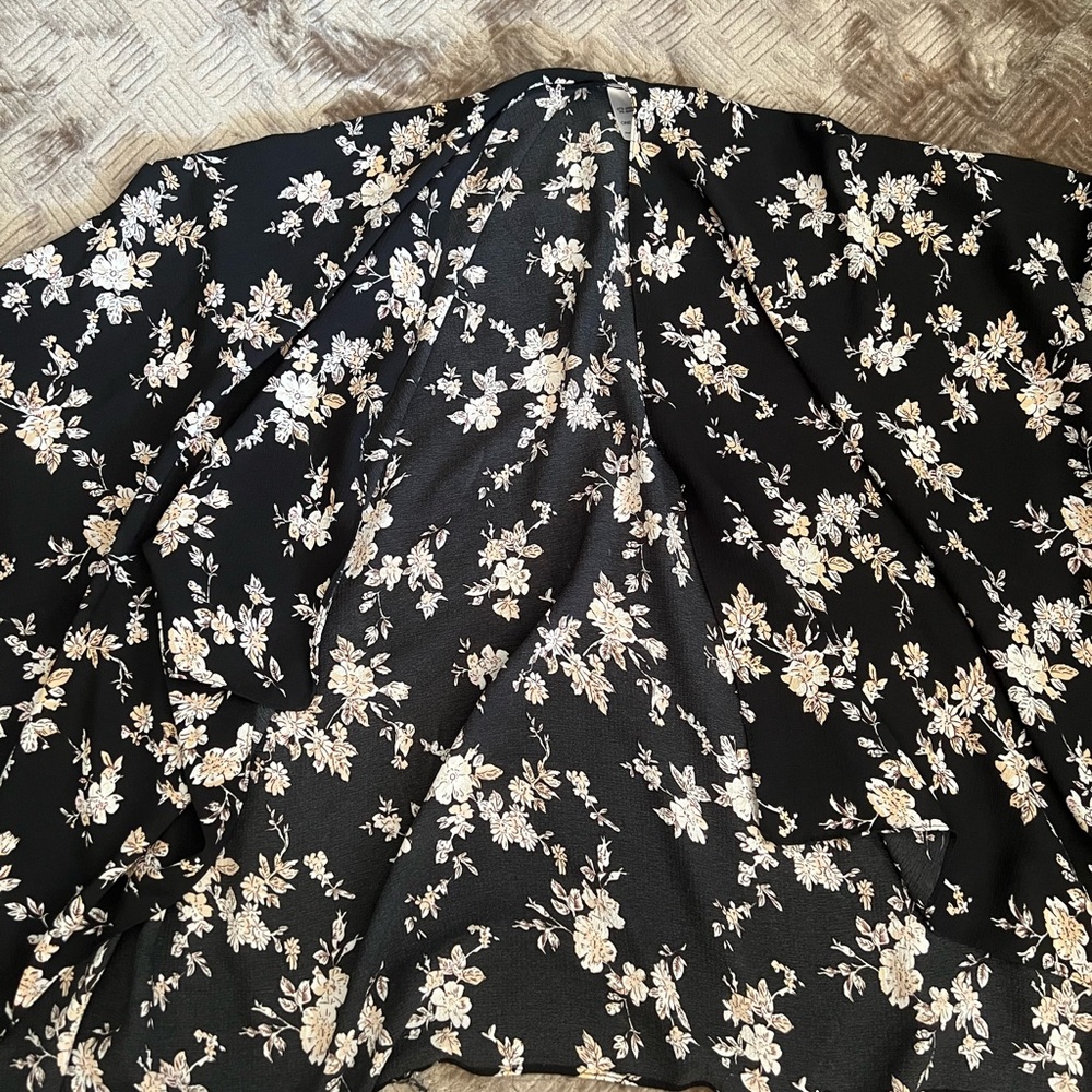 Maurice’s Black Floral White and Peach Kimono